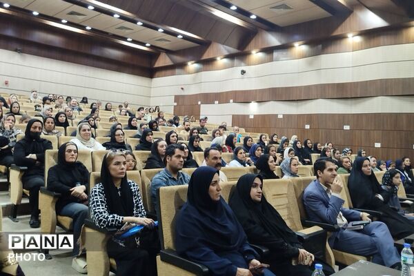 جلسه آموزشی توانمندسازی اولیا با محوریت مبارزه با مواد مخدر