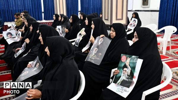  بیعت فرهنگیان آموزش و پرورش مه ولات با رهبر جمهوری اسلامی ایران