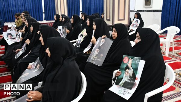  بیعت فرهنگیان آموزش و پرورش مه ولات با رهبر جمهوری اسلامی ایران