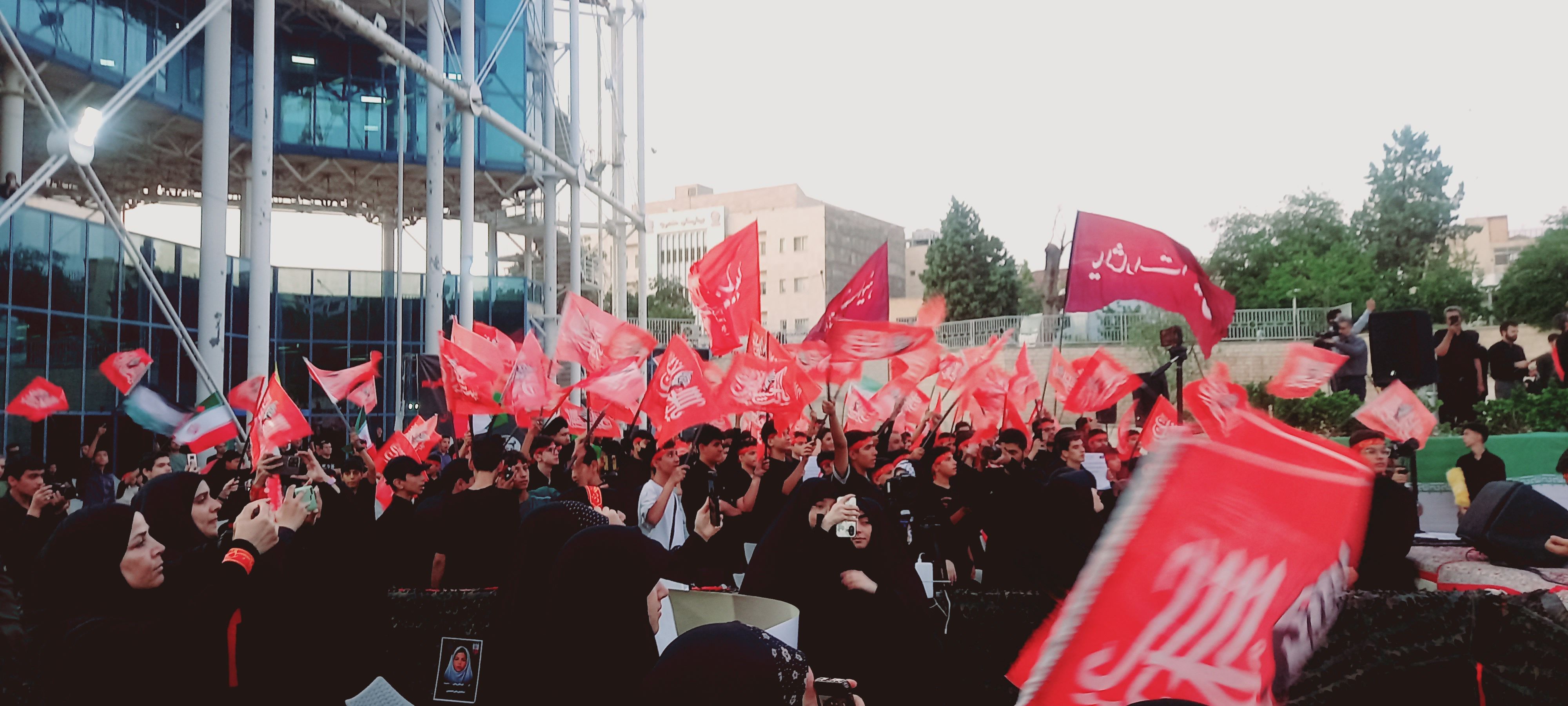در قابِ «بچه‌محلِ آقا»؛ روایتی از شورِ بی‌پایانِ نسلِ جوان با اجرای نماهنگ های مصطفی قدمگاهی
