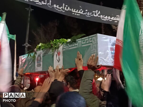 تجمع گسترده مردمی در مسجد جامع نیشابور و تشییع دو شهید جنگ رمضان