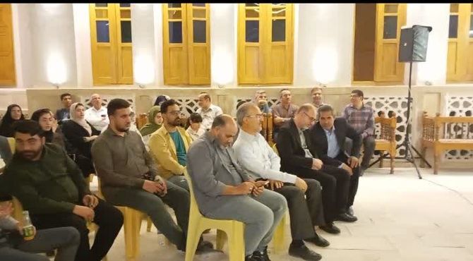 محفل ادبی فرهنگیان در خانه تاریخی محمودی لارستان