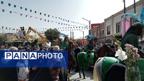 عشق و ارادت زائران حضرت معصومه(س) در قالب کاروان نمادین ورود ایشان به قم