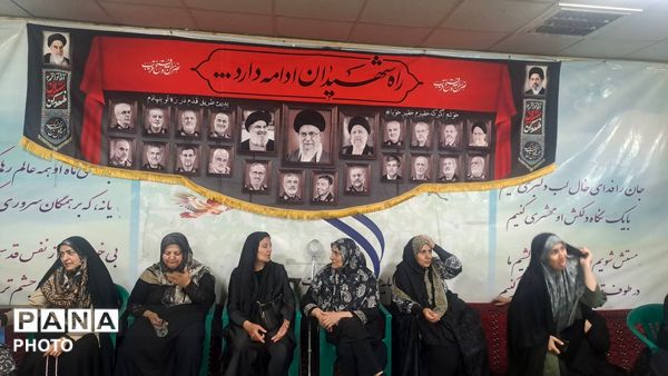 میز خدمت در هفته سلامت وجمعیت به یاد شهدای خدمت