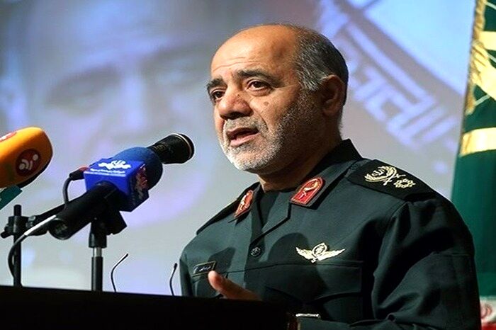 بسیجیان عزت و آزادگی را برای ایران به ارمغان آوردند