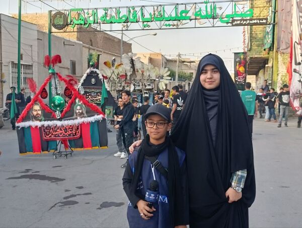 اجتماع بزرگ نوجوانان حسینی در دسته عزای احلی من العسل در کاشان