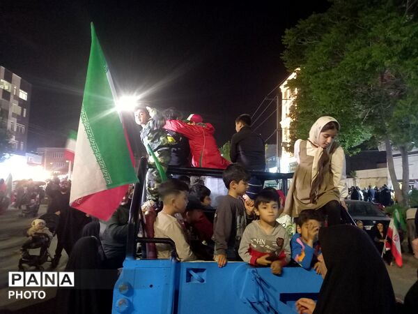 تجمع خودجوشانه مردم برای خونخواهی رهبر شهید