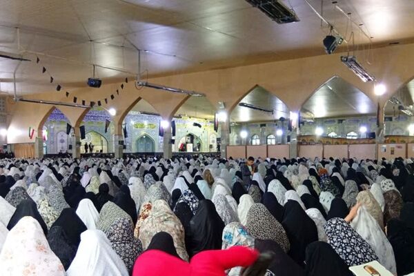 اقامه نماز عید فطر در یاسوج مصلی امام خمینی (ره)