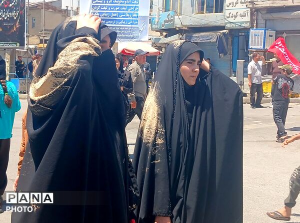  برافراشته شدن پرچم های «یالثارات‌الحسین» بر دوش عزاداران حسینی کامیاران