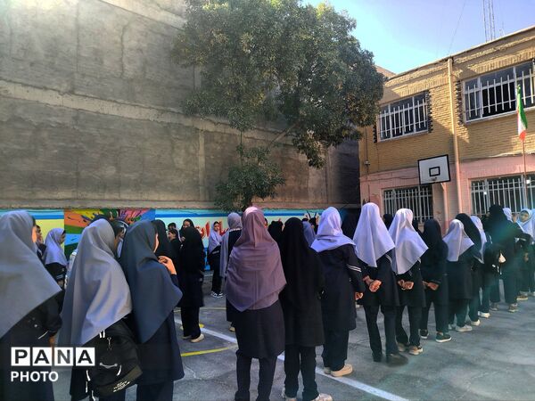 جشن جوانه‌ها؛ خوش‌آمدگویی به هفتمی‌های دبیرستان دانشور ۲  نیشابور 