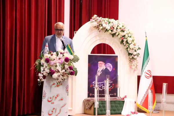 آیین سپاس معلم و تجلیل از معلمان نمونه ناحیه ۳ کرمانشاه