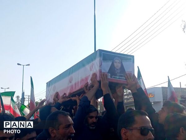 مراسم خاکسپاری شهیده دانش‌آموز «فاطمه موحدان» در یزد