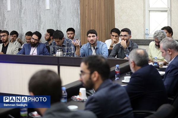 نشست صمیمی وزیر آموزش و پرورش با مدال آوران المپیادهای علمی