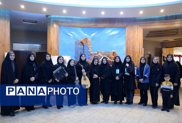 آیین تجلیل از برگزیدگان جشنواره‌های فرهنگی و هنری شمال‌غرب کشور در تبریز