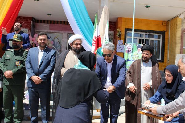 نواختن زنگ سپاس معلم در دبستان دخترانه شاهد نرگس