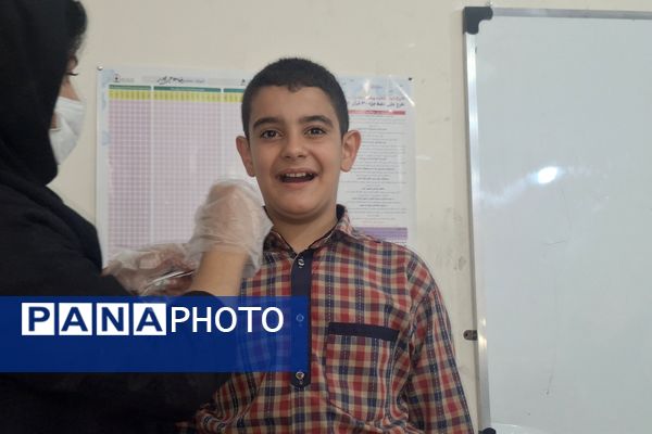 اجرای طرح وارنیش فلوراید در آموزشگاه معارف ۶ شیراز