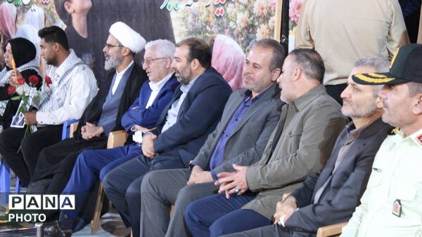 شبی در میدان با خانواده های شهدای مدرسه میناب
