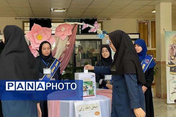 انتخابات همیار مشاور در آموزشگاه منتصرین شاهد شهرستان ورامین