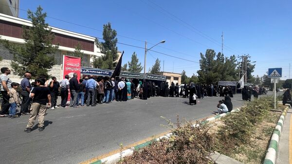 بازآفرینی مسیر عشق؛ جاماندگان اربعین در شبیه‌سازی مواکب نجف تا کربلا گردهم آمدند‌.