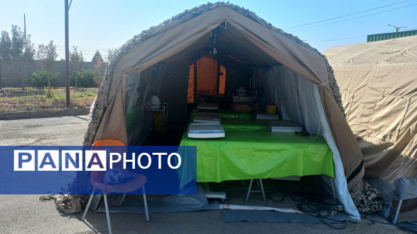 نمایشگاه هفته دفاع مقدس در مجتمع فرهنگی و ورزشی فجر نیشابور