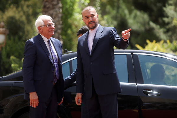 دیپلمات شهید