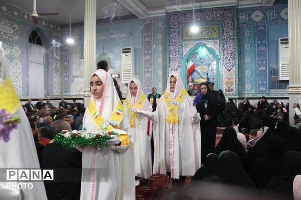 هم‌نوایی پیشتازان و خادمان رضوی در آیین پرچم‌گردانی میلاد امام رضا(ع) در ایلخچی
