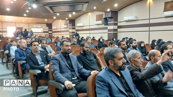 اختتامیه هفتمین اجلاس استانی نماز دانش‌ آموزی لرستان