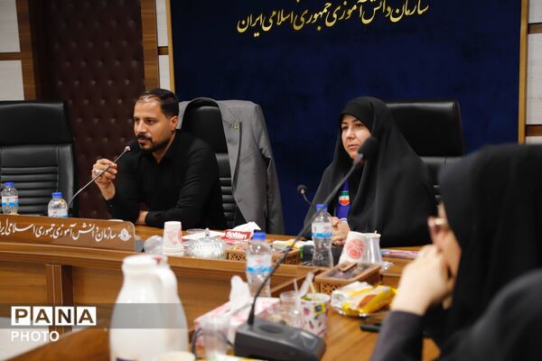 نشست هم‌اندیشی مسئولان دانش‌آموزی تهران با محور آموزش مربیان و مدیریت مصرف انرژی