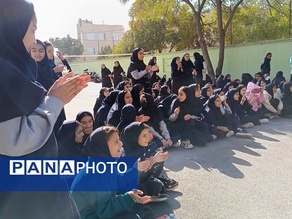 تلفیق ورزش و هنر در دبیرستان وکیلی 3