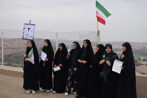 اردو راهیان نور دانش‌آموزی و بازدید از مناطق عملیاتی جنوب کشور و یادمان‌های شهدای دفاع مقدس