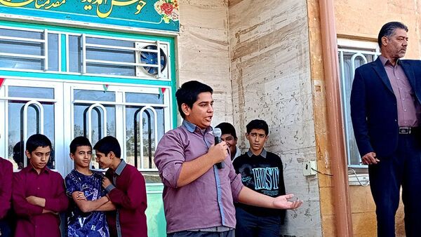 کاندیدای شورای دانش آموزی دبیرستان میثاق از برنامه های خود گفتند