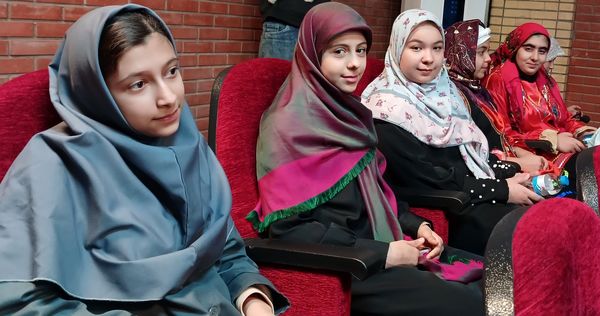 تقدیر از دانش‌آموزان فعال محمدشهری در زمینه‌های فرهنگی و هنری