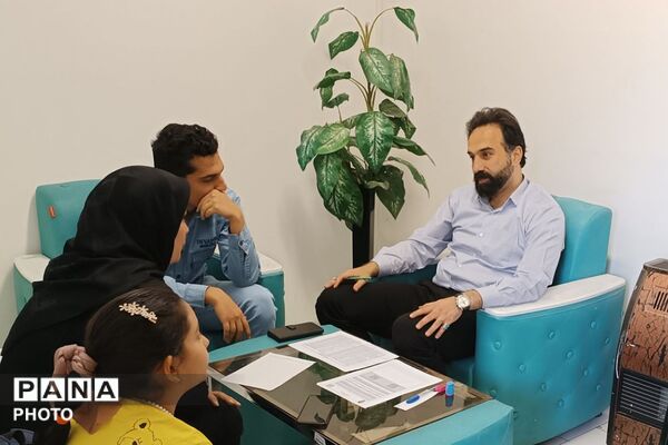 ارائه خدمات مشاوره انتخاب رشته کنکور در مرکز مشاوره آموزش و پرورش ناحیه دو شهرری 