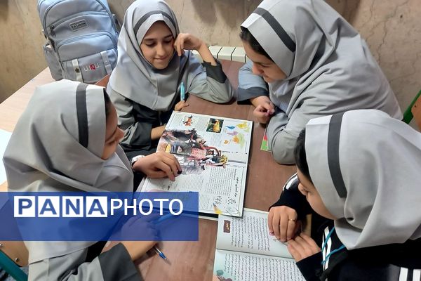 برپایی نمایشگاه کتاب و کتابخوانی به همت دانش‌آموزان مدارس ناحیه دو شهرری 