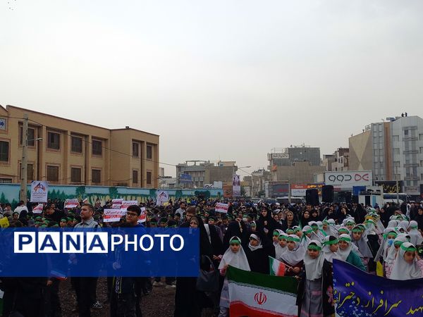 حضور دانش آموزان اسلامشهری در راهپیمایی ۱۳ آبان