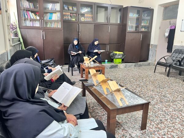 برگزاری ختم قرآن معلمان دبستان المهدی ناحیه 2 کرج به مناسبت سالگرد شهادت شهیدجمهور آیت‌الله رئیسی 