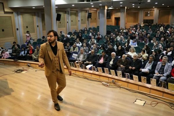 کارگاه نویسندگی با حضور محمد مردانیان و جمعی از نوجوانان و جوانان علاقه‌مند به قلم و اندیشه برگزار شد