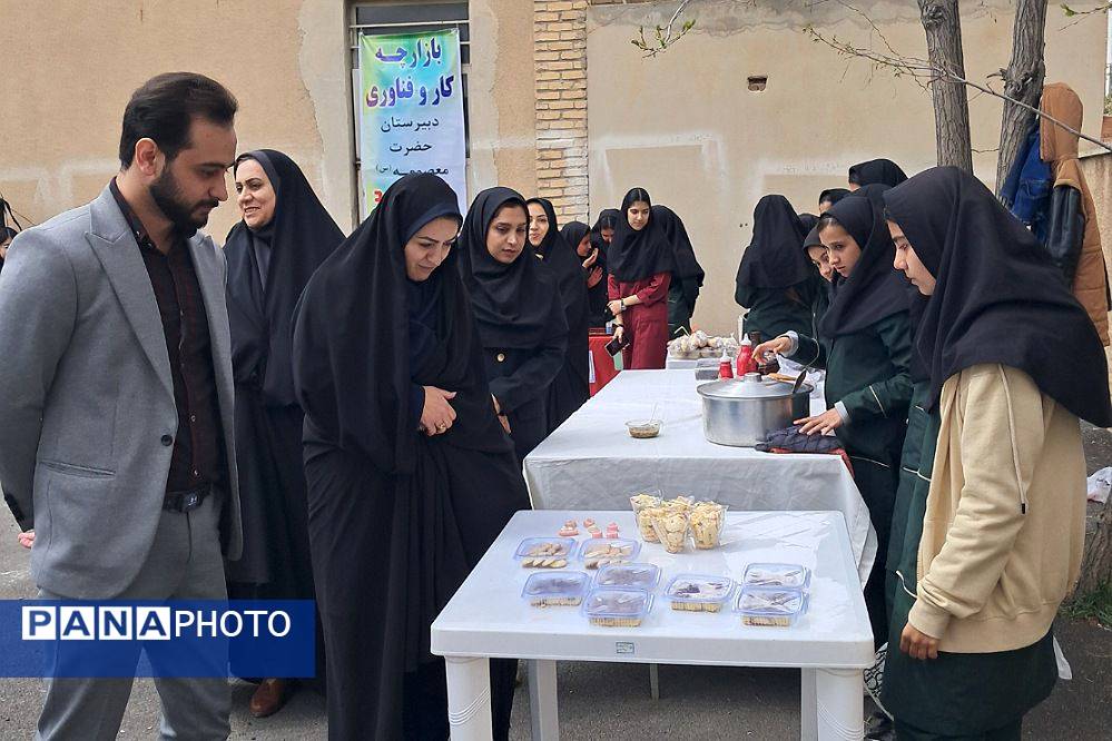 برگزاری بازارچه صنایع دستی و غذا در دبیرستان‌ حضرت‌ معصومه (س) شهرستان فیروزکوه