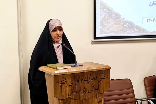 دیدار دختران دانش‌آموز سنندجی با نماینده ولی‌فقیه در کردستان 