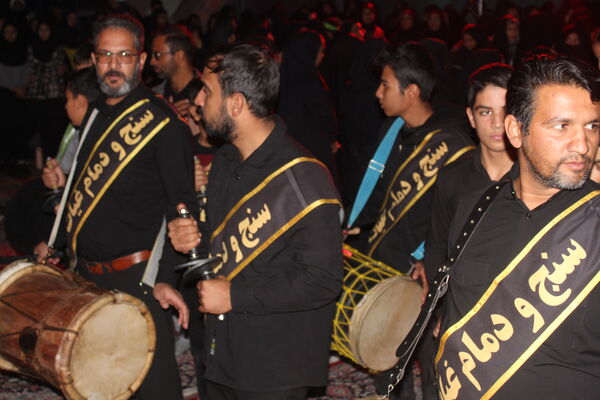 حضور پررنگ دانش‌آموزان دختر در آیین فاطمیون کرمان