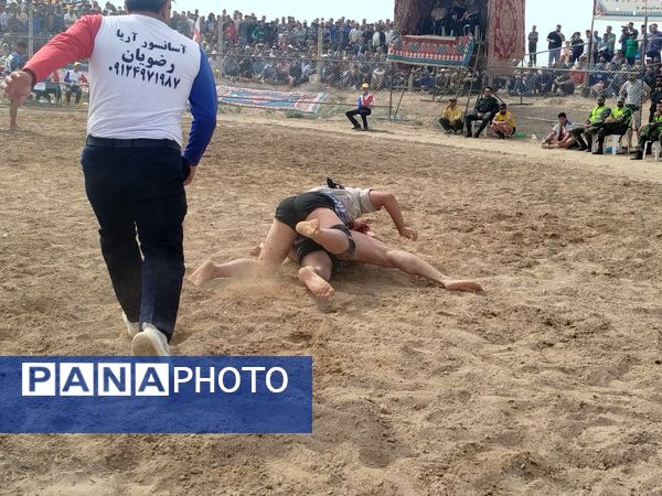 رقابت پهلوانان کشتی با چوخه در گود امام مرشد فاروج - میراثی ۴۰۰ ساله
