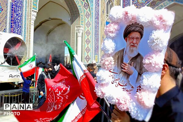 در آغوش خورشید هشتم؛ وداع حماسی با رهبر شهید در حریم امام مهربانی‌ها - 1
