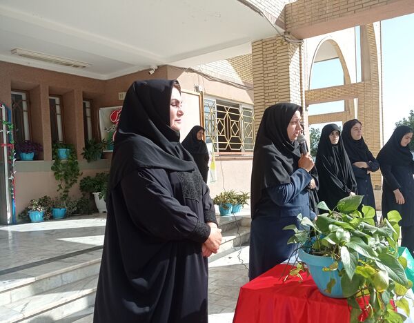 جشن جوانه‌ها در دبیرستان یاران امام 