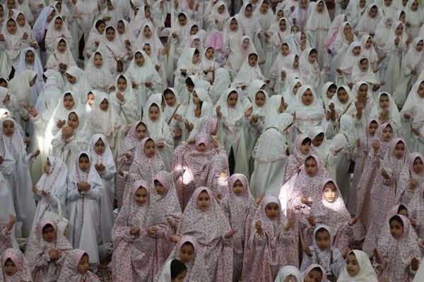 جشن تکلیف ۲۰۰۰نفری دانش‌آموزان دختر شهر یزد 