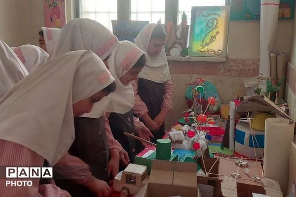درخشش ایده‌های دانش‌آموزان فیروزکوهی در نمایشگاه جابربن حیان در مدرارس