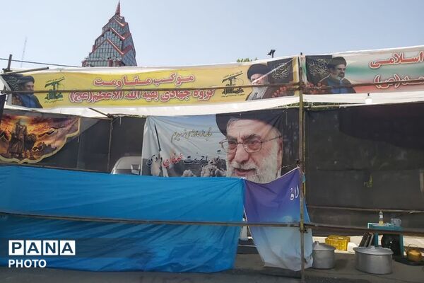 آغاز مراسم تشییع پیکر رهبر شهید و اهل بیت گرامی ایشان در مصلی نماز جمعه تهران