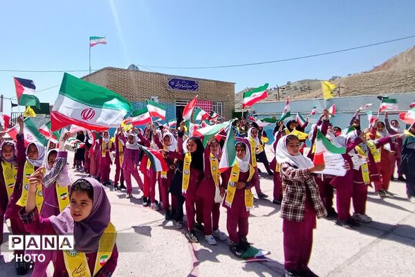 مراسم چهلمین روز شهدای دانش‌آموز مدرسه شجره طیبه میناب در دبستان ام البنین دیشموک