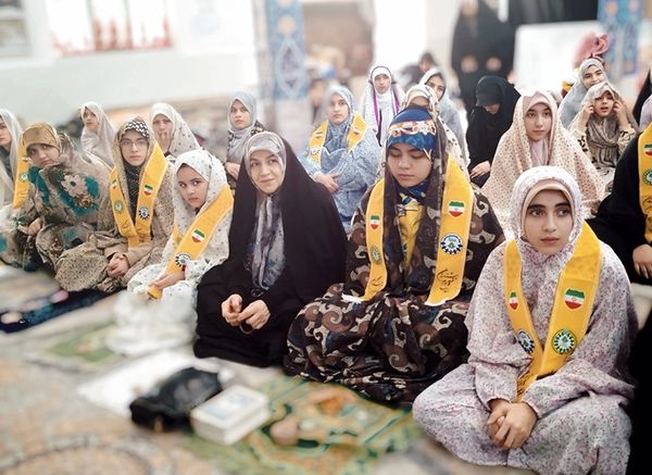 حضور پرشور دانش‌آموزان لرستانی در مراسم اعتکاف 