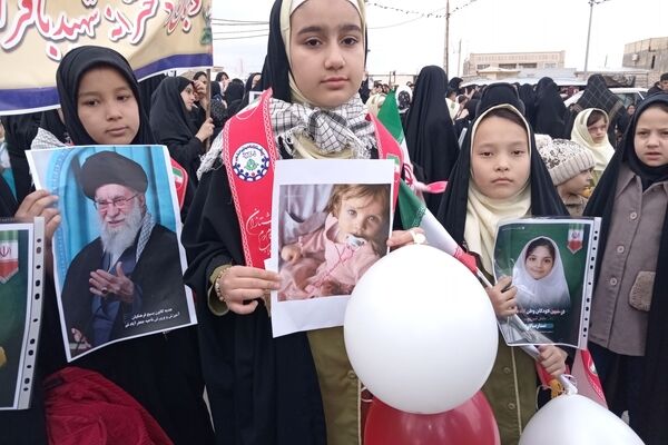 قیام معلمان و دانش‌آموزان شهرستان جعفرآباد برای خونخواهی امام شهید