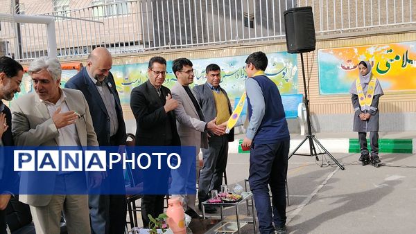  طنین زنگ انقلاب در مدرسه «طوبی» ناحیه ۶ مشهد